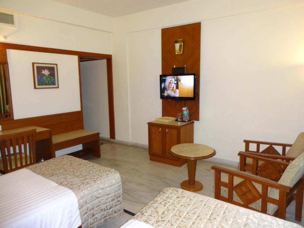 Jp Chennai Hotel Extérieur photo